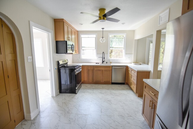 Renovated Kitchen - 1242 Stearns Dr Unit Upper