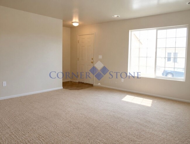 Photo - Large 4 Bedroom Home with Garden space, Basketball Court, Close to park!