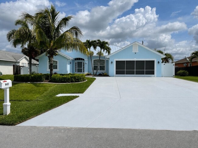 Building Photo - 641 SW Sarazen Ave