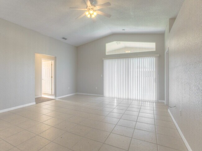 Photo - 4944 Palm View Dr N