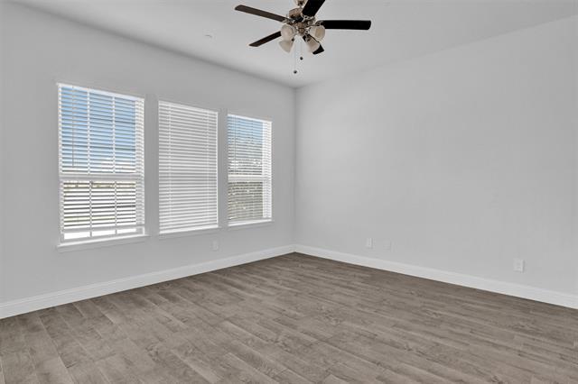 Photo - 1484 Weston Rd