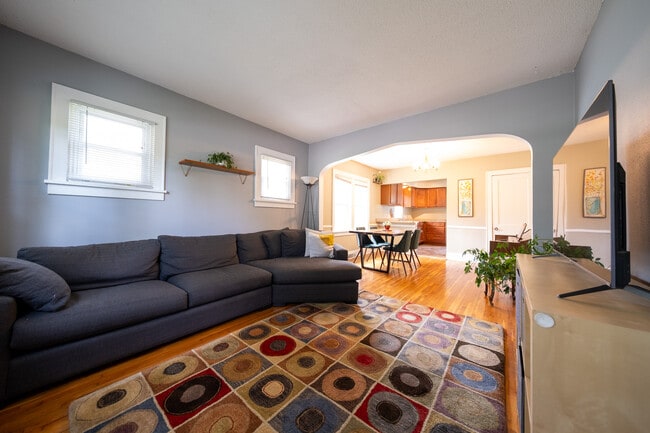 Photo - 4140 5th Ave S