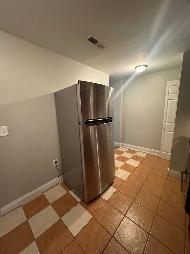 Photo - 2405 Barclay St Unit 2