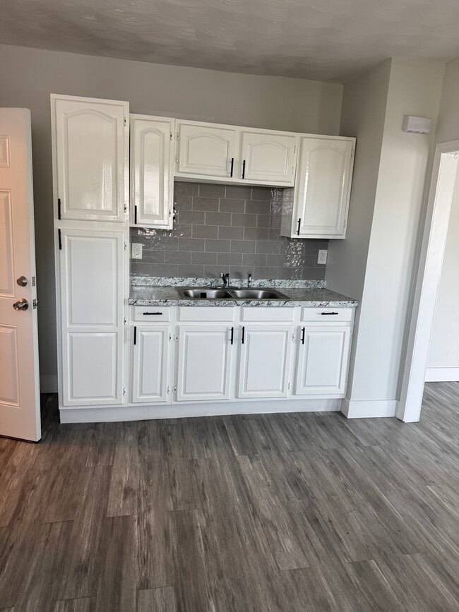 Building Photo - 541 N Front St Unit 3 left Rental