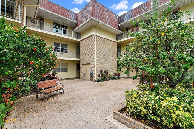 Building Photo - 5570 Tamberlane Cir Unit 131