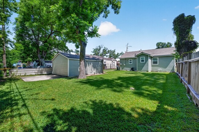Building Photo - 6714 Moss Rose St