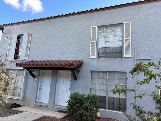 Building Photo - 10806 N Kendall Dr Rental