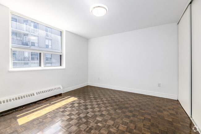 1BR, 1BA - 692SF - Bedroom