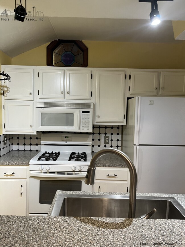 Building Photo - 33 Princeton St Unit 1