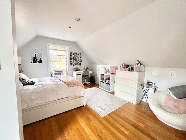 Photo - 721 Parker St