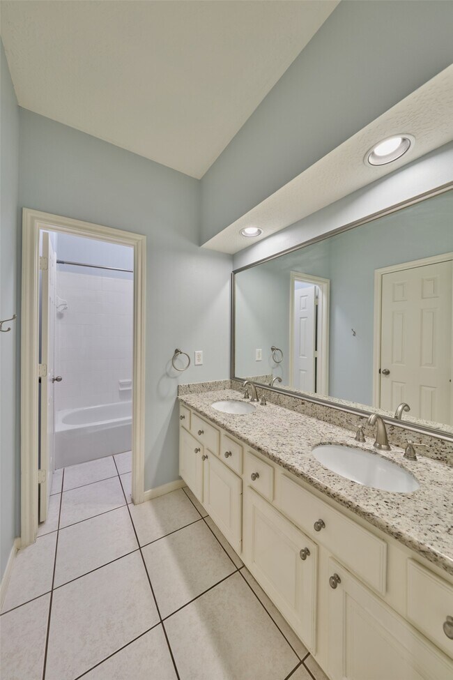 13839 Carriage Walk Ln