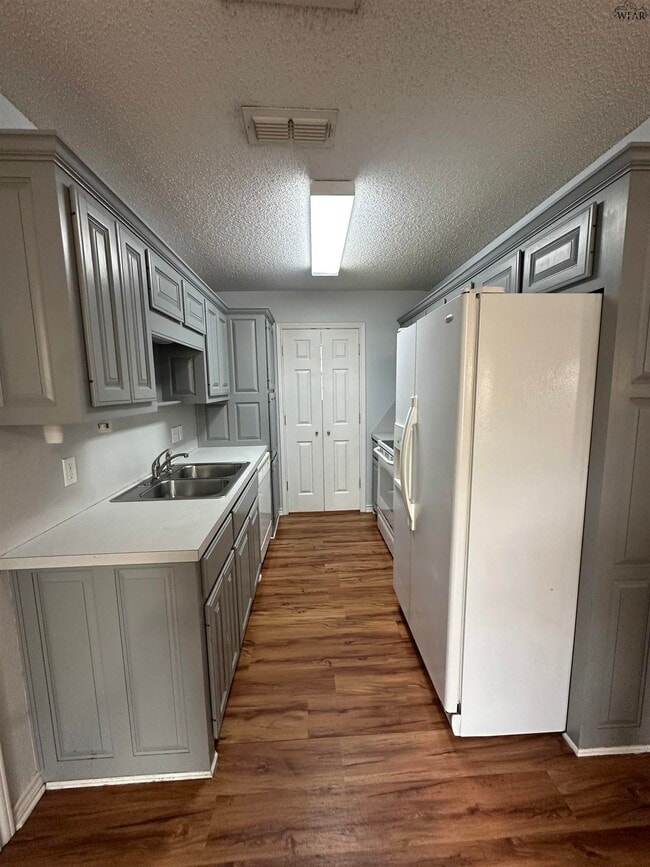 Photo - 4314 Grandview W