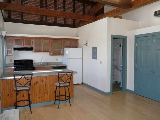 Photo - White Sulphur, LLC 165 Unit Apt. A - Studio