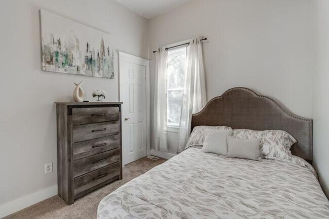 Photo - 1113 Olympia Ave Unit B