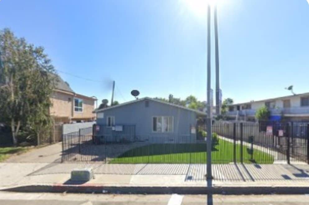Photo - 15550 Vanowen St