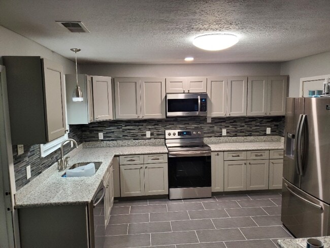 Photo - 604 Maple St