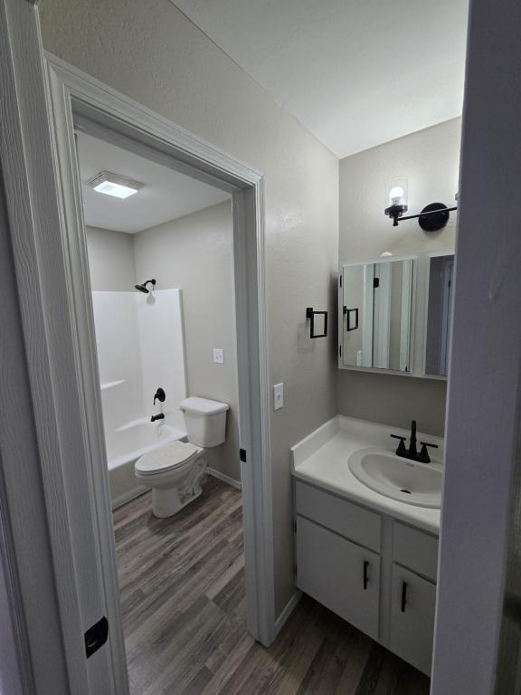 Photo - 2600 N Hobart St