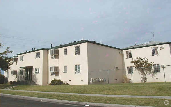 Brooks Apartments - Brooks Apartments