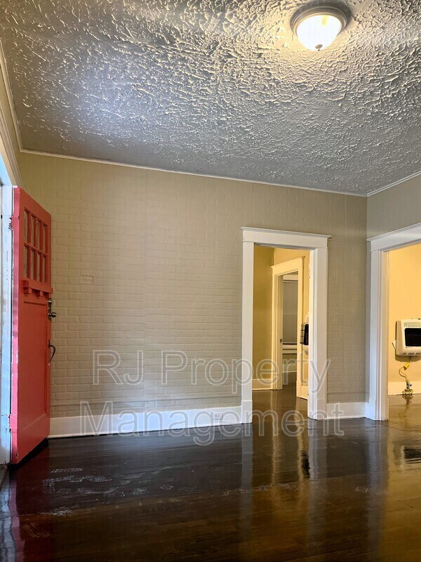 Photo - 1267 Englewood St