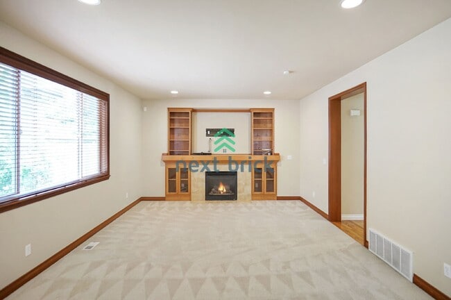 Photo - Stunning 3-Bedroom, 3.5-Bathroom Home in Desirable Woodinville