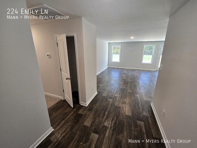 Photo - 224 Emily Ln