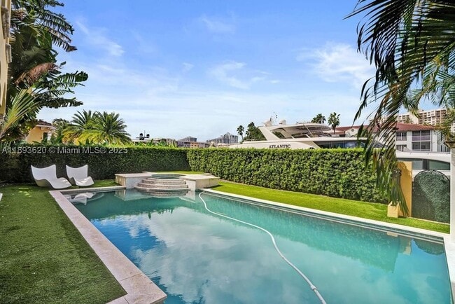 Photo - 1516 Island