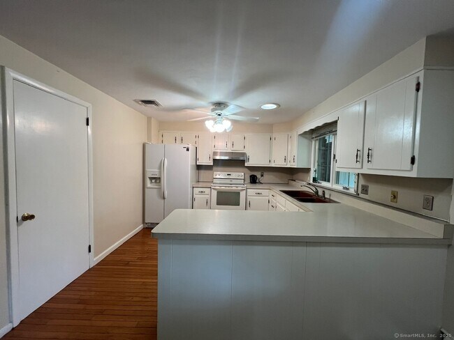 Photo - 185 Sequoia Rd
