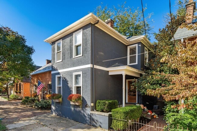 Photo - 745 Mohawk St