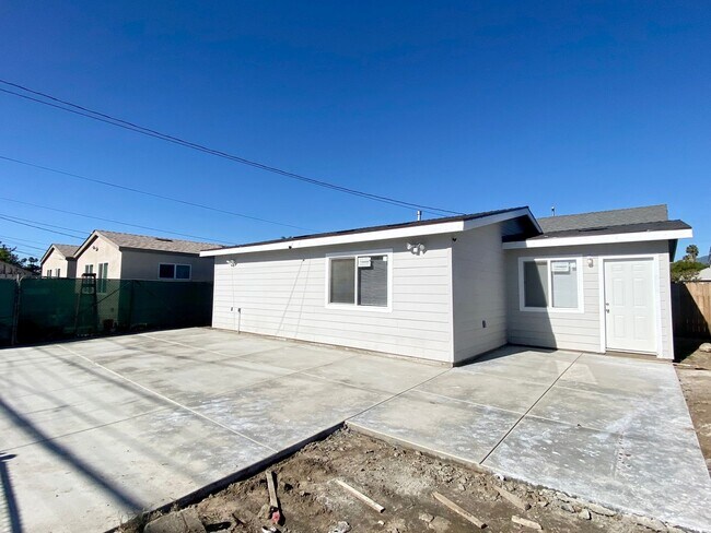 748 Hawthorne Pl Unidad back house