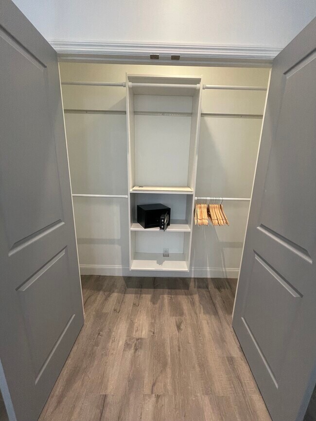 Photo - 336 E 15th St