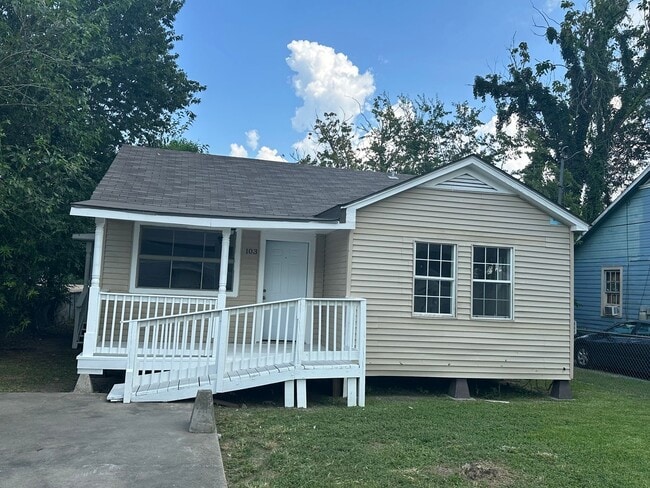 Building Photo - 103 Ford Dr