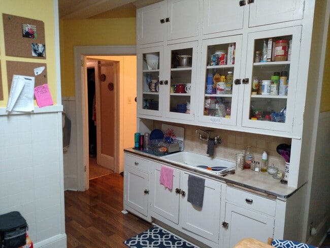 Kitchen - 215 Maple St