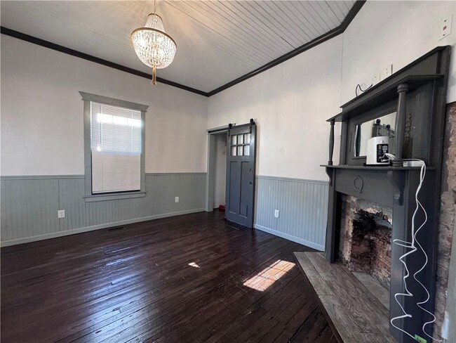 Photo - 749 Cooper St SW