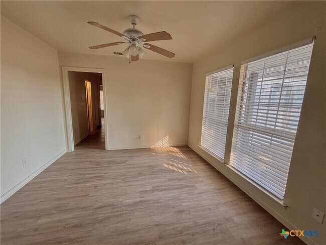 Building Photo - 1905 Elkins Ave Rental