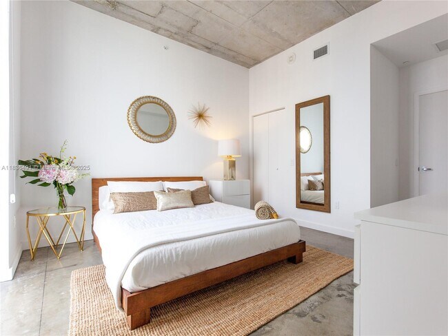 Photo - 151 SE 1st St Unidad 2802