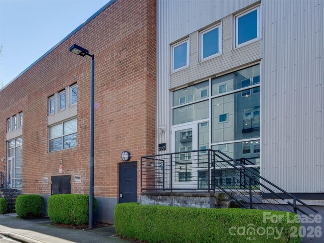 Building Photo - 927 Westmere Ave