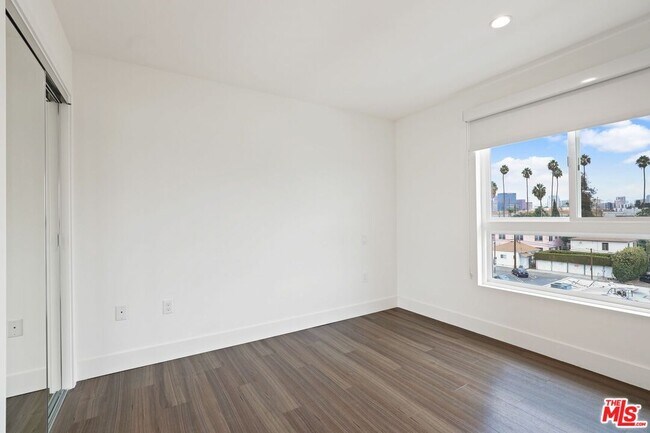 Photo - 1539 Purdue Ave Unit 401