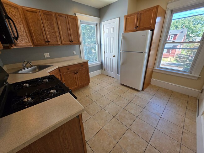 35 Manitou Ave Unit 2 (Upstairs)