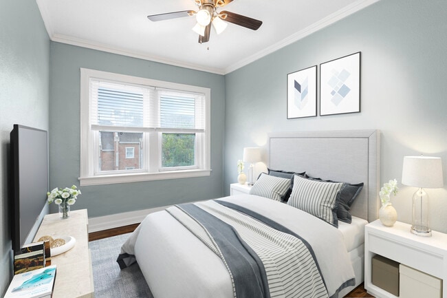 Photo - 722 W 37th St