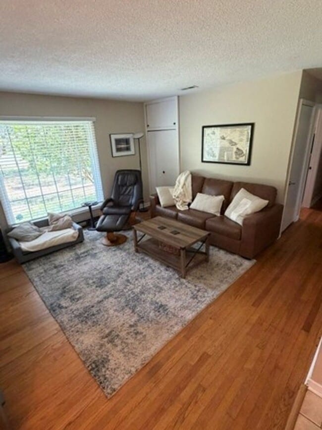 Building Photo - 428 Long Leaf Acres Dr