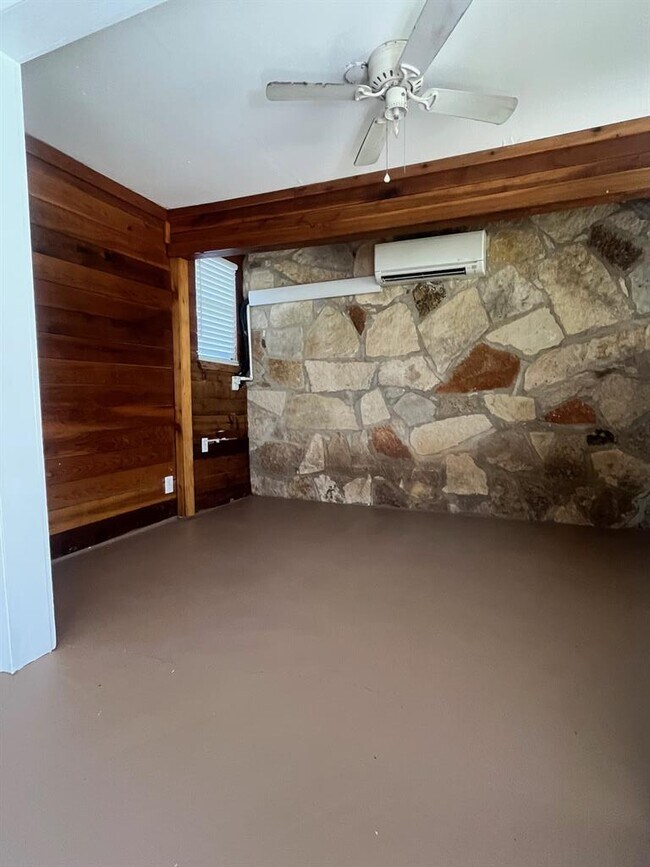 Photo - 1609 Morgan Ln