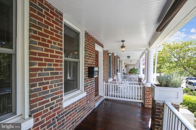 Photo - 119 N Peyton St