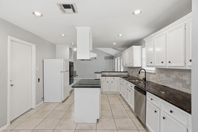 Photo - 5111 Crystal Bay Dr