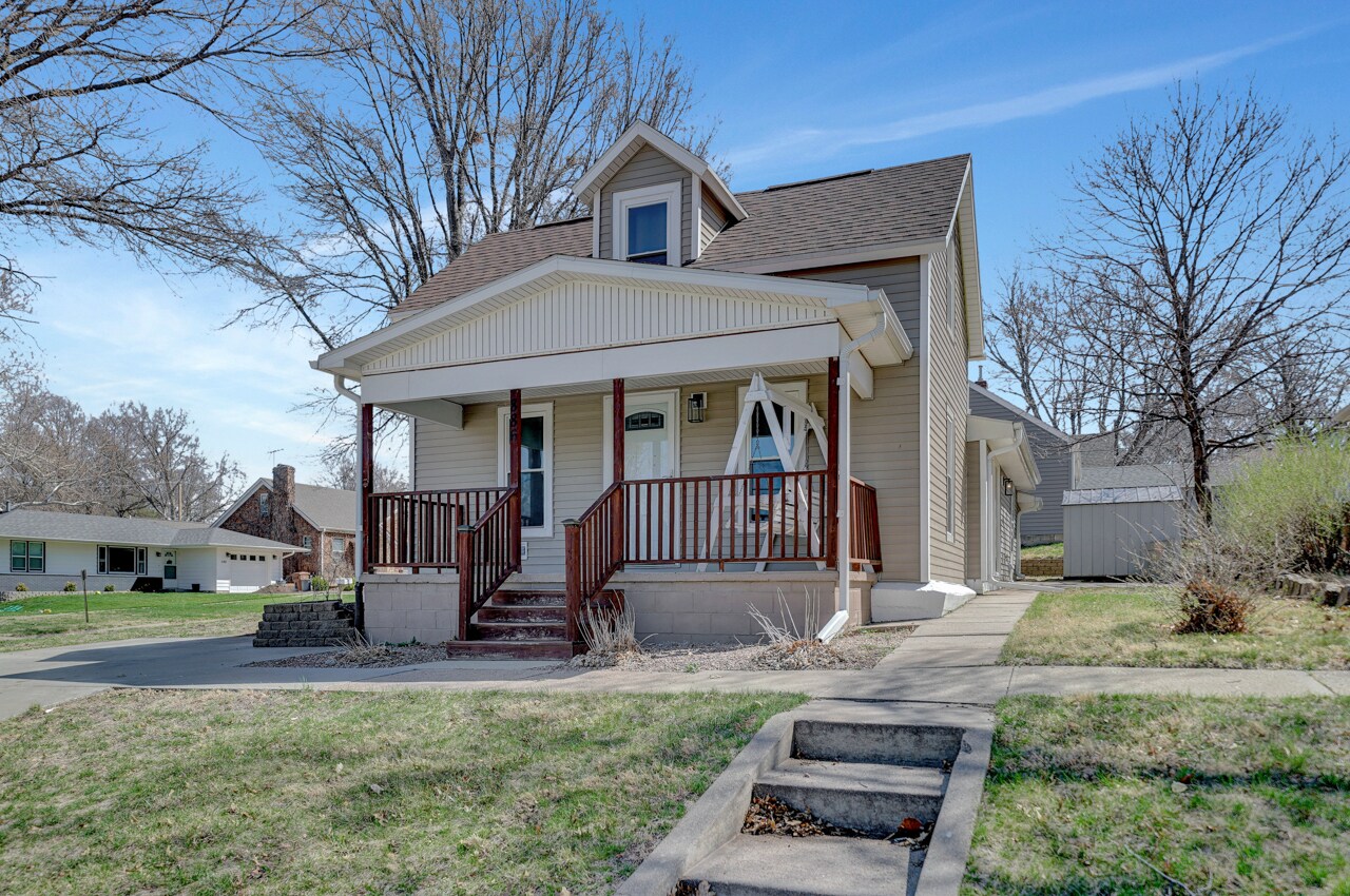 Photo - 886 Chestnut St House