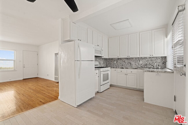 Building Photo - 1/2 Ocean Park Blvd