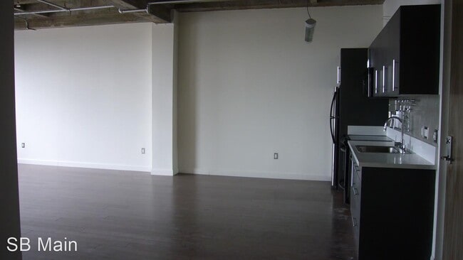 Photo - 111 W 7th St