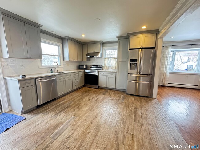 Photo - 1867 Broadbridge Ave