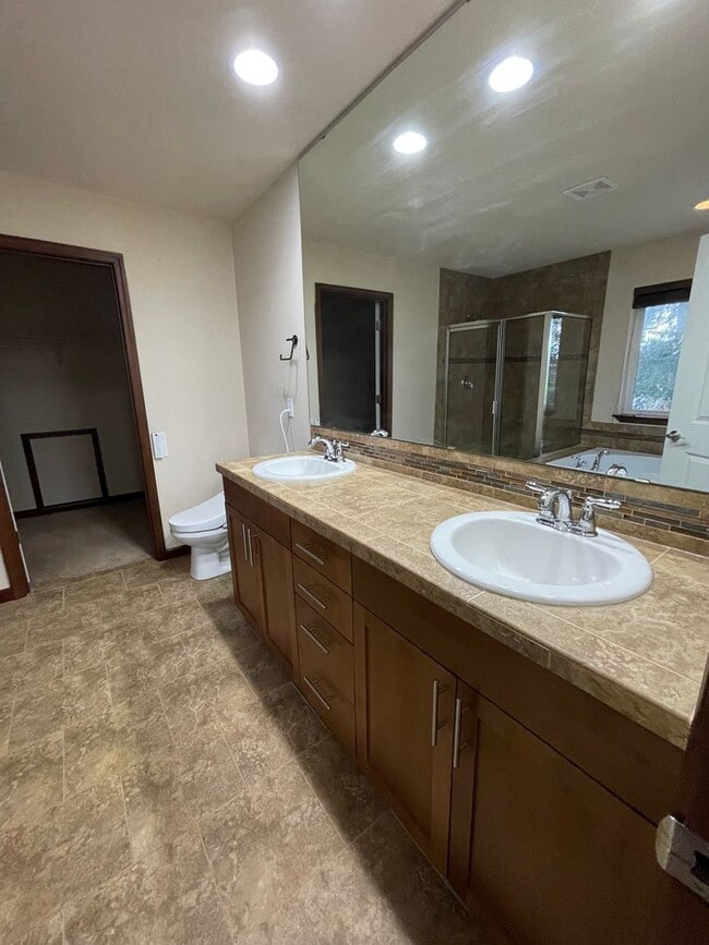 Photo - Gorgeous, Pet Friendly Home Close to Every...