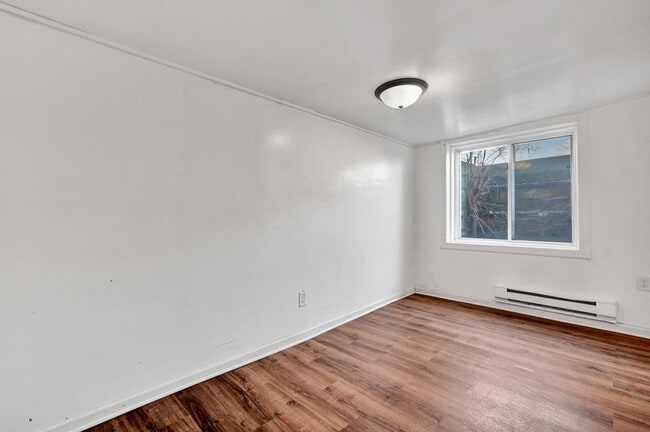 Photo - 224 Crest St