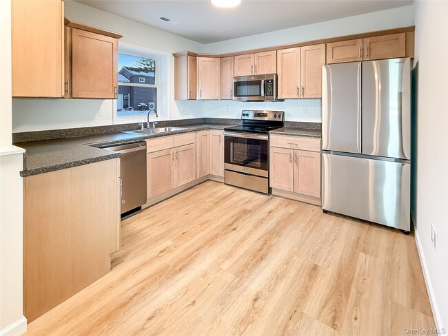 Building Photo - 4332 Albany Post Rd Unit 4